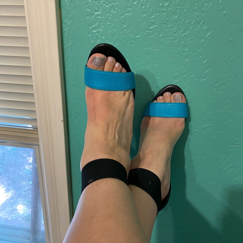 BCBG  Classy heel.